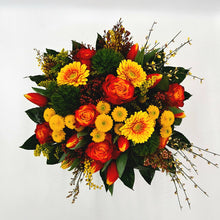 Laden Sie das Bild in den Galerie-Viewer, Blumenstrauß „saisonal gelb-orange“