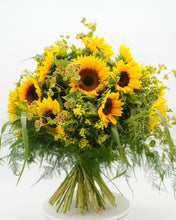 Laden Sie das Bild in den Galerie-Viewer, Eleganter Sonnenblumenstrauß