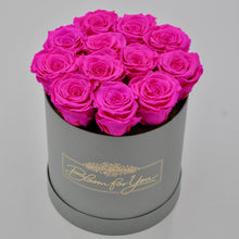 Laden Sie das Bild in den Galerie-Viewer, Rosenbox mit 2 Jahren  Haltbaren Rosen